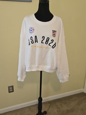 Old Navy White FIFA World Cup USA 2026 Crop Crewneck Sweatshirt